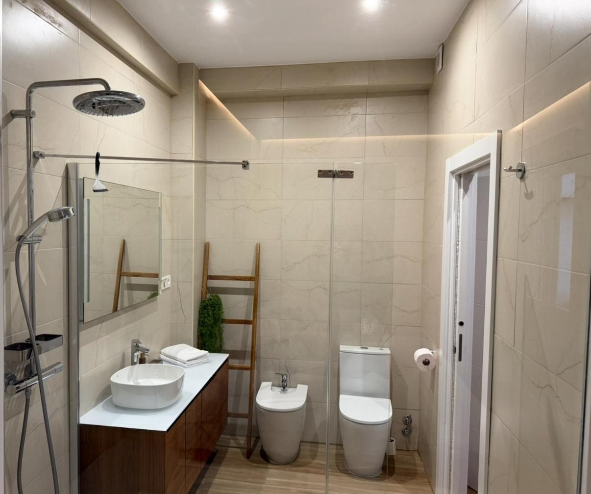Apartamento Nuevo Lujoso Suites Centro Bilbao Wifi ,Parking Gratis Buitenkant foto